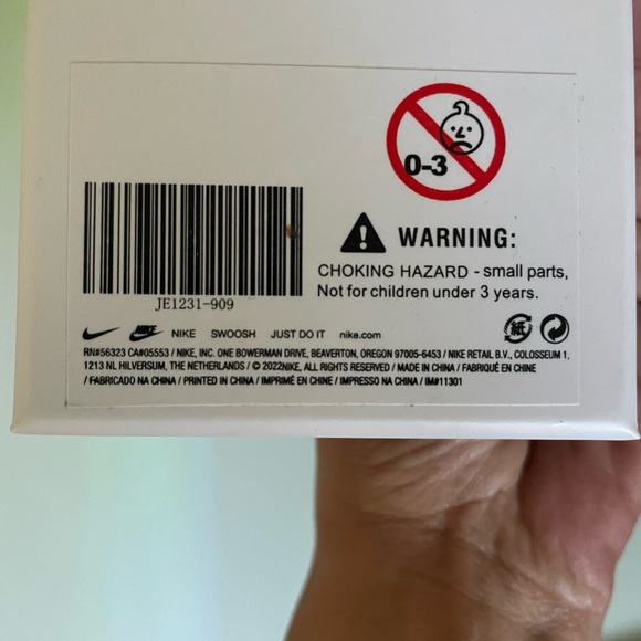 NIB Nike Join Forces Gold Colored Shoe Jewelry - Picture 5 of 5